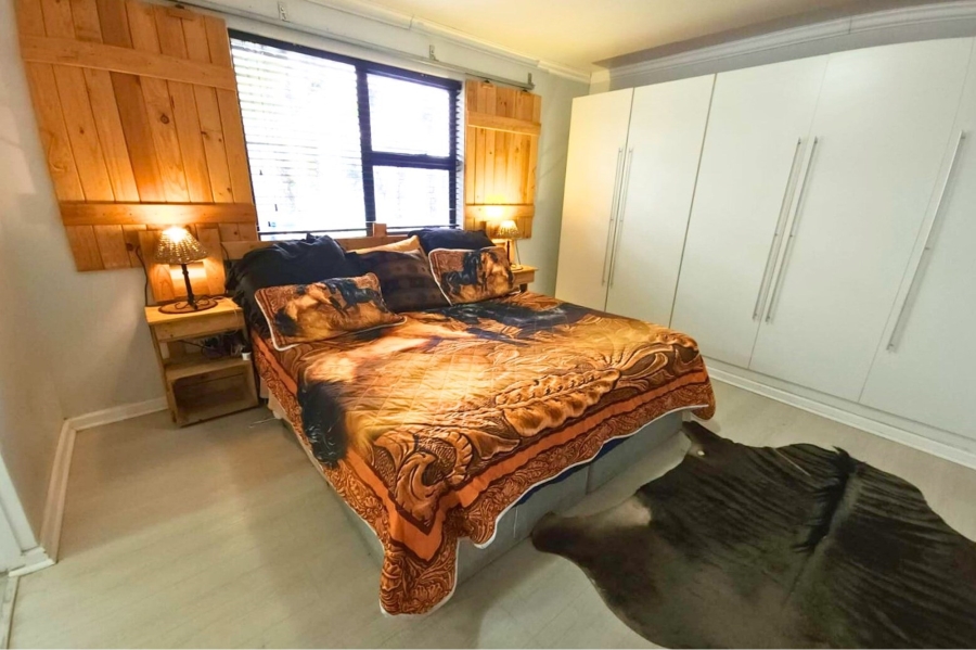 5 Bedroom Property for Sale in Loucharmante Western Cape